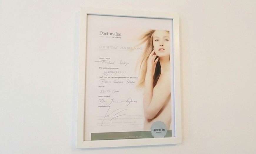 Image 6: Verfijn je gezichtscontouren met deze Mona Lisa Filler behandeling