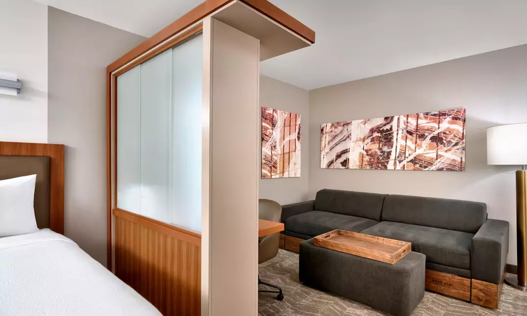 Hotel Stay w/ Rooftop Pool & Breakfast. Minutes From The Strip