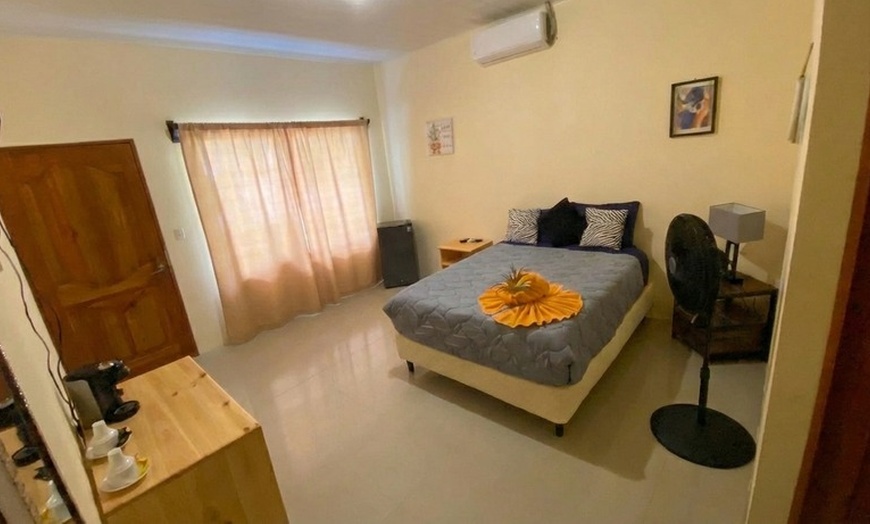 Image 2: ✈ 4-Night Adults Only Manuel Antonio Costa Rica Trip w/ Air & Car