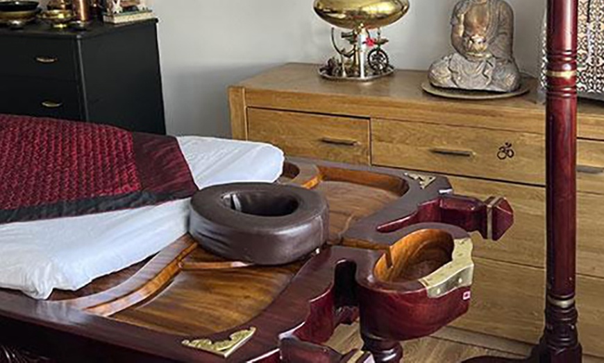 Image 16: 60 Min. Ganzheitliche Ayurveda-Massage nach Wahl für 1 Person