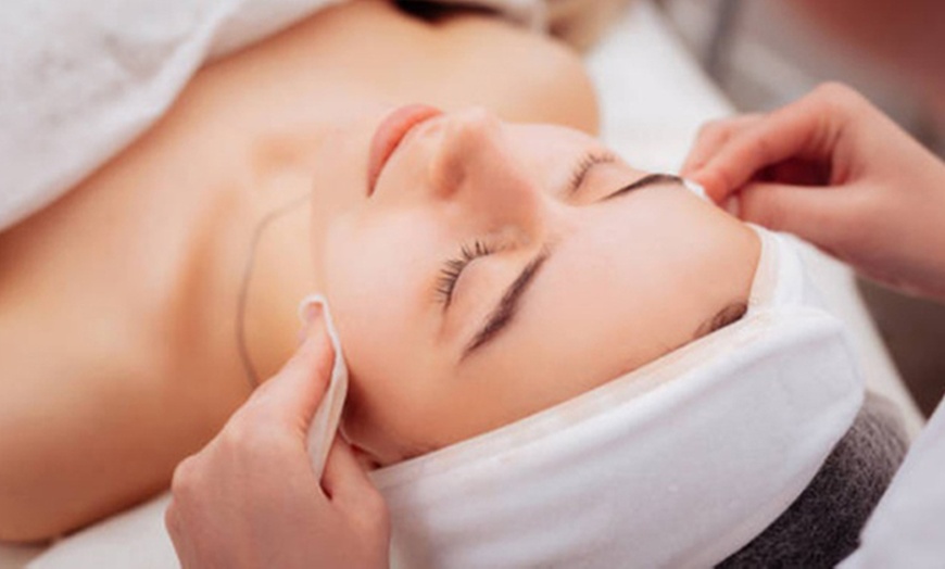 Image 4: 1 or 2 Choices of Any Chemical Peels for up to Two People