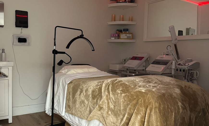 Image 3: Achieve a Youthful Look with 20, 40, 50, or 60 Units of Botox 