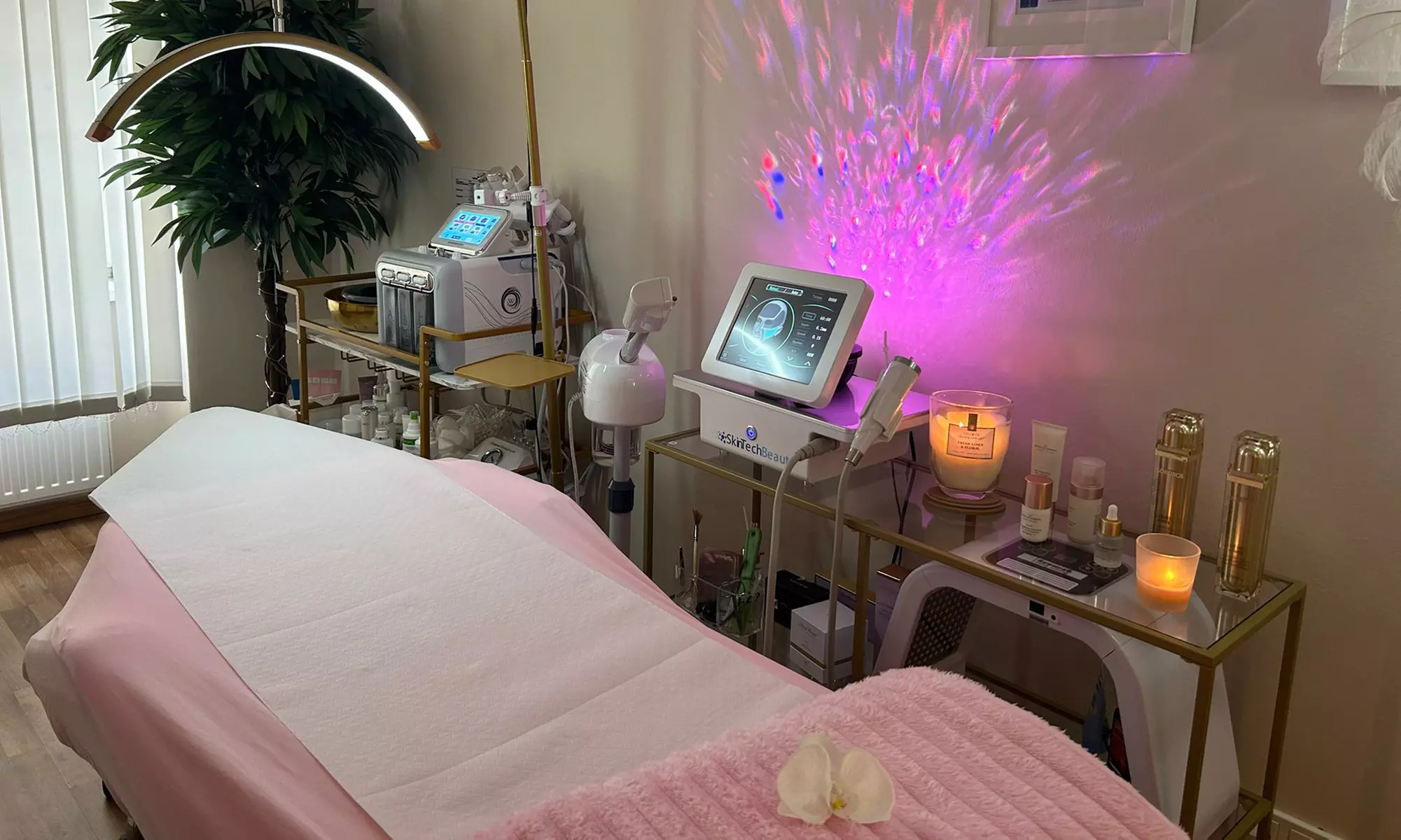 Klassische Gesichtsbehandlung oder Aqua-Facial inkl. Wellnesspaket