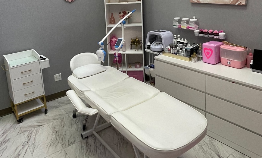 Image 2: Brighten Your Smile with a 30 or 60 Min Teeth Whitening Session