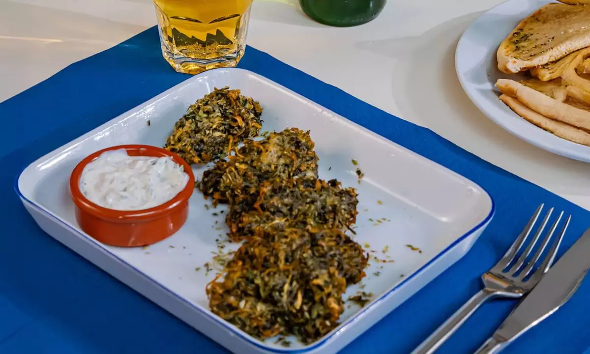 Degusta especialidades griegas: menú griego para 2 o 4 personas