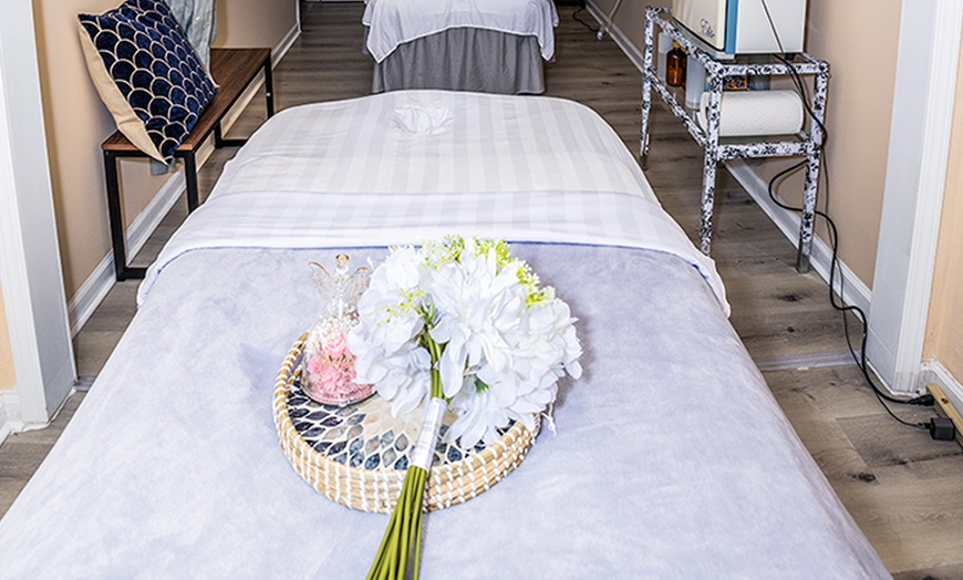 Image 4: 100-Minute Beauty Package: Solo or Couples Relaxation Awaits