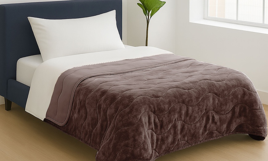 Image 16: Couette "Irina" en microfibre velouté 