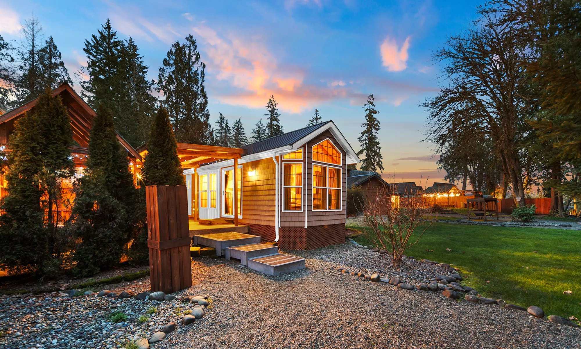 Cozy Waterfront Cottages with Private Hot Tubs on Hood Canal