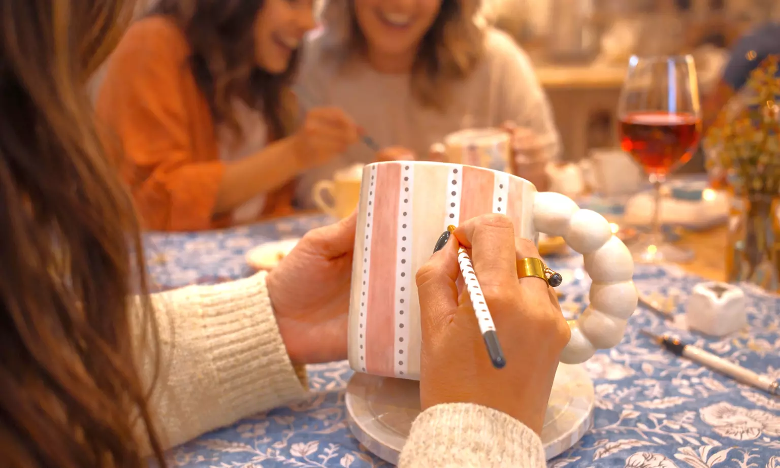 Pinta tu cerámica con bebida para 1, 2 o 4 personas