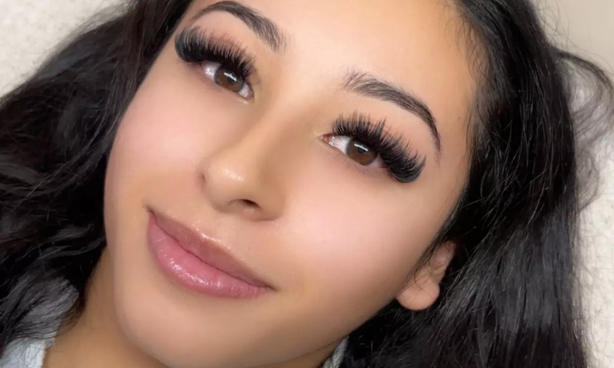 Hybrid, Volume or Mega Volume Full Lash Extension Sets