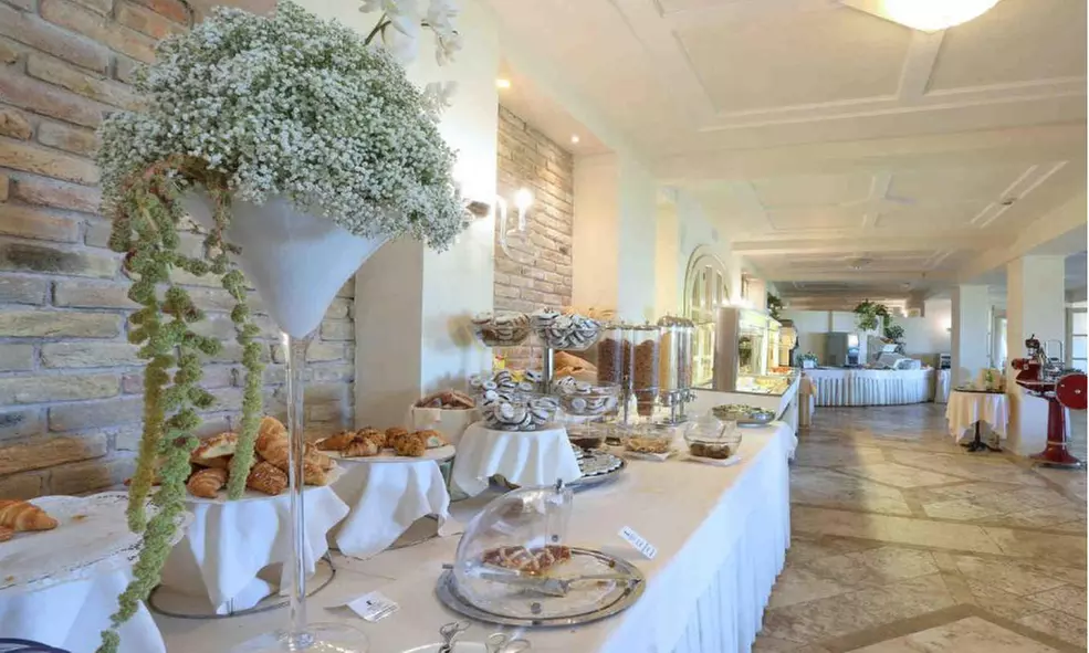 Gardasee: Doppel- oder Zweibettzimmer mit Frühstück / HP und Spa