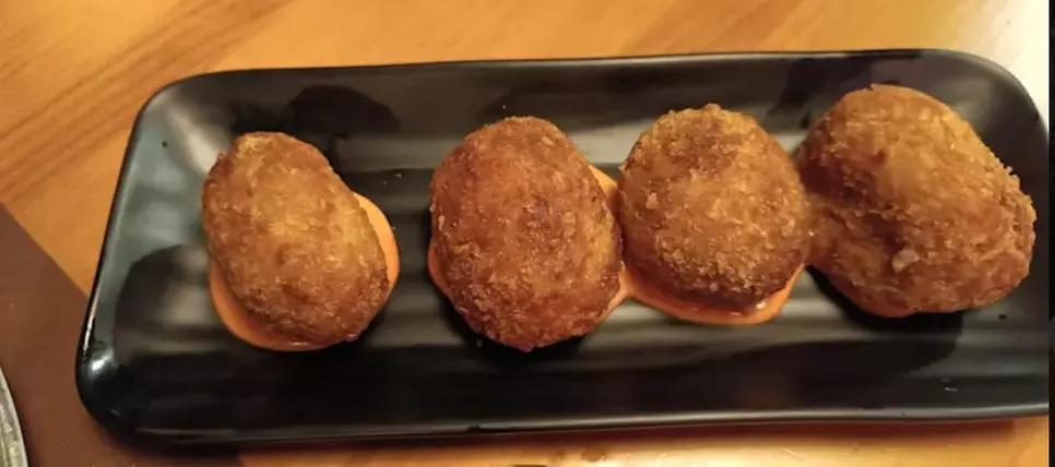 Menú para 2 o 4 con entrantes, principales, postres y bebidas