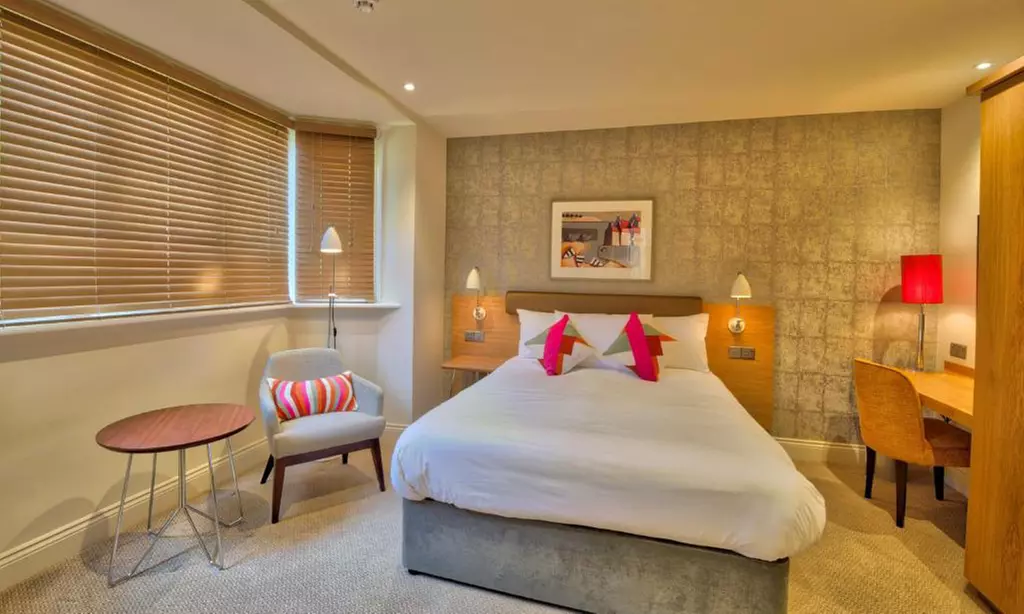 Bournemouth: One-Night Stay with Breakfast & Prosecco