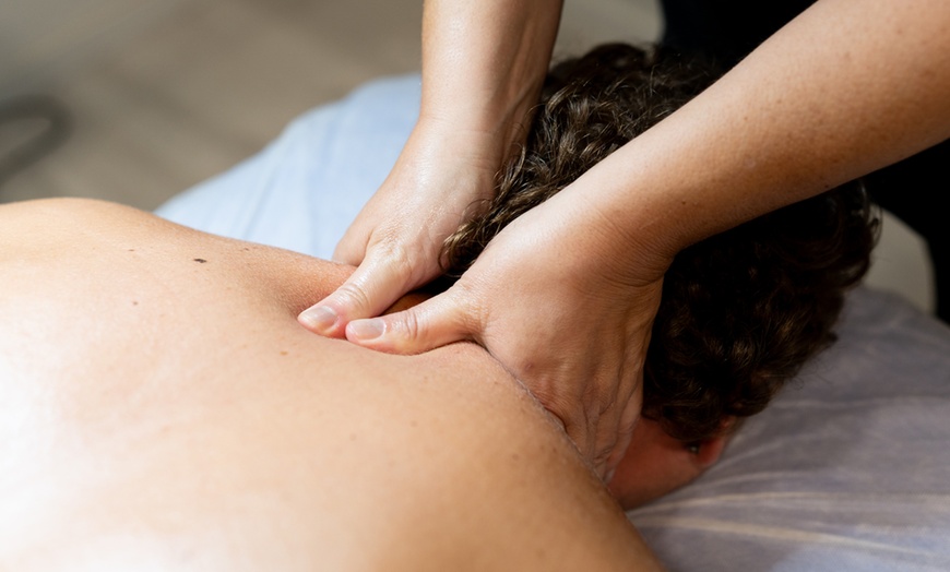 Image 4: 1 o 2 masajes de espalda con envoltura de arcilla y terapia de calor 