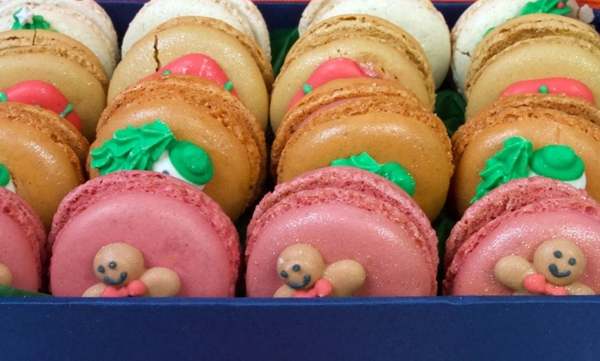 Image 3: Delight in Christmas Macaron or Exclusive Luxury Handbag Gift Box