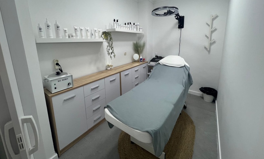 Image 4: Masajes reductores localizados o cuerpo entero con aparatología