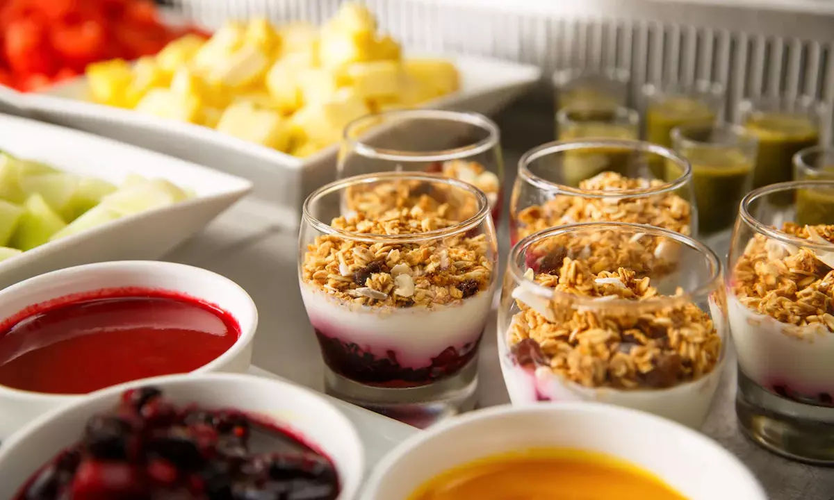 Brighton: Seafront Stay for 2 with Breakfast, Welcome Drink & Dinner