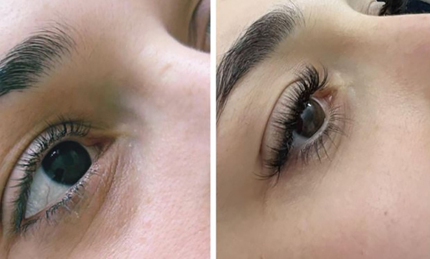 Image 2: Wimpernverlängerung Classic oder Volumen, opt. mit Refill für 1 Person