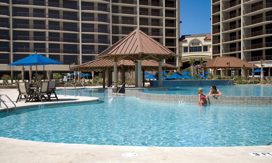 Image 57: Luxury Oceanfront Resort – Private Pools, Lazy River & Swim-Up Bar