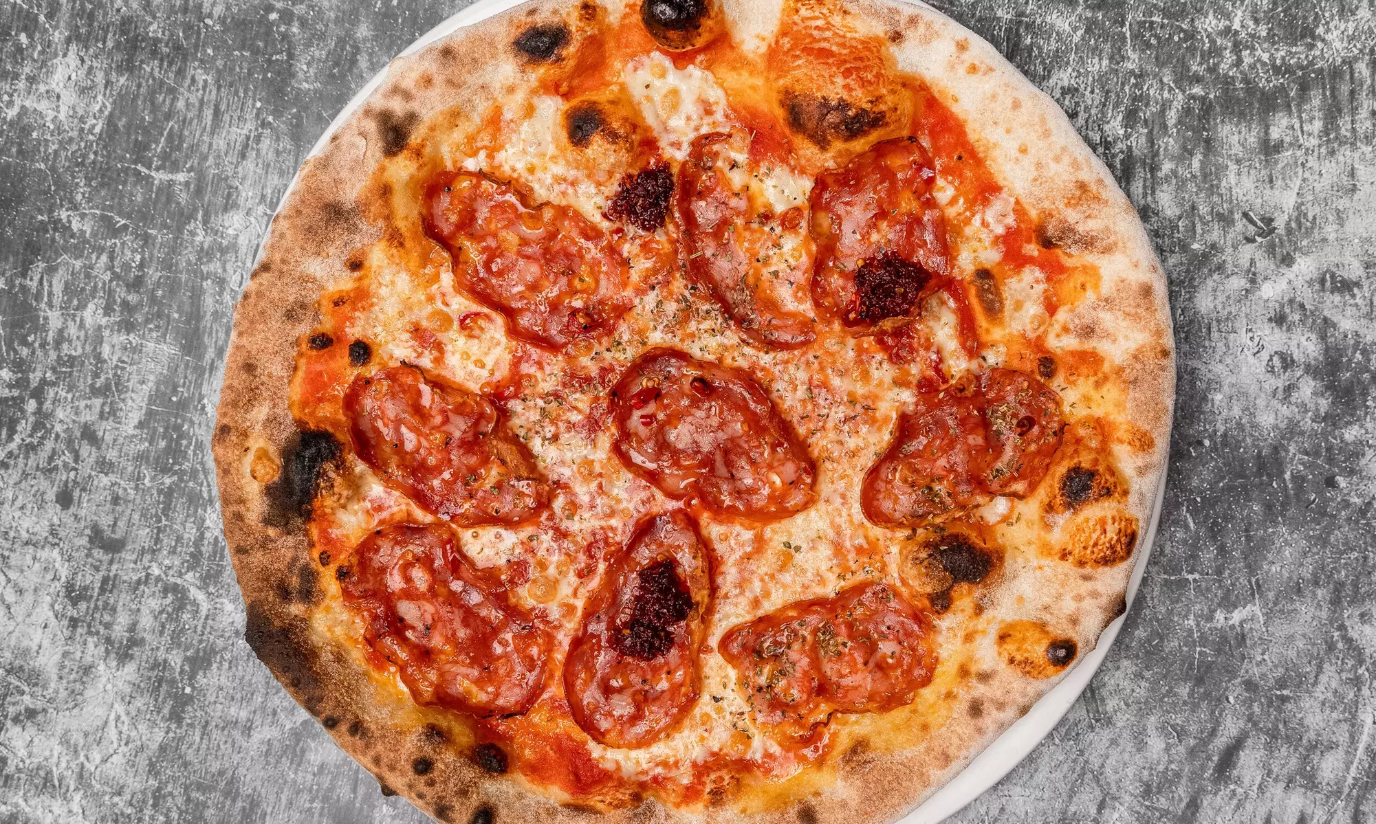 Caesar Salad, Luxus-Pizza nach Wahl & Aperitif für 1-4 Personen