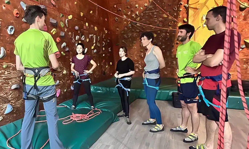 Image 5: Ponte a prueba con un acceso libre a rocódromo para adultos o niños 