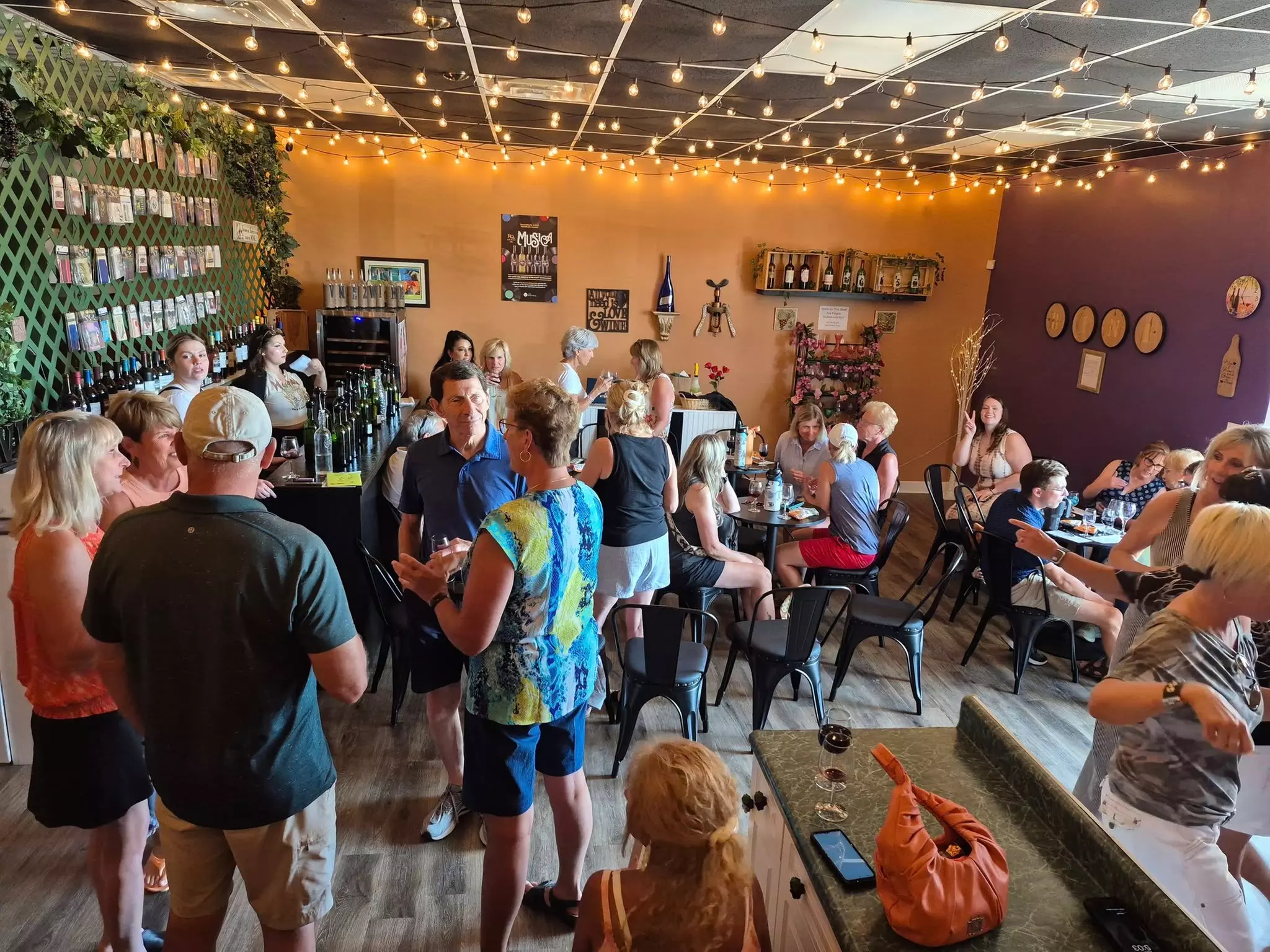 Enjoy Fresh, Low-Sulfite Wines & Customizable Tasting Experiences