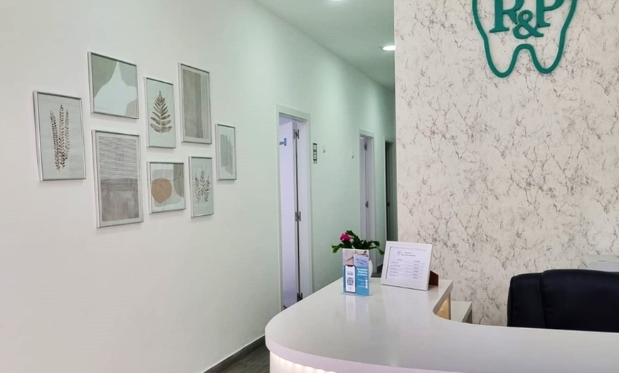 Image 6: Limpieza bucal, fluorización, revisión y opción a radiografía