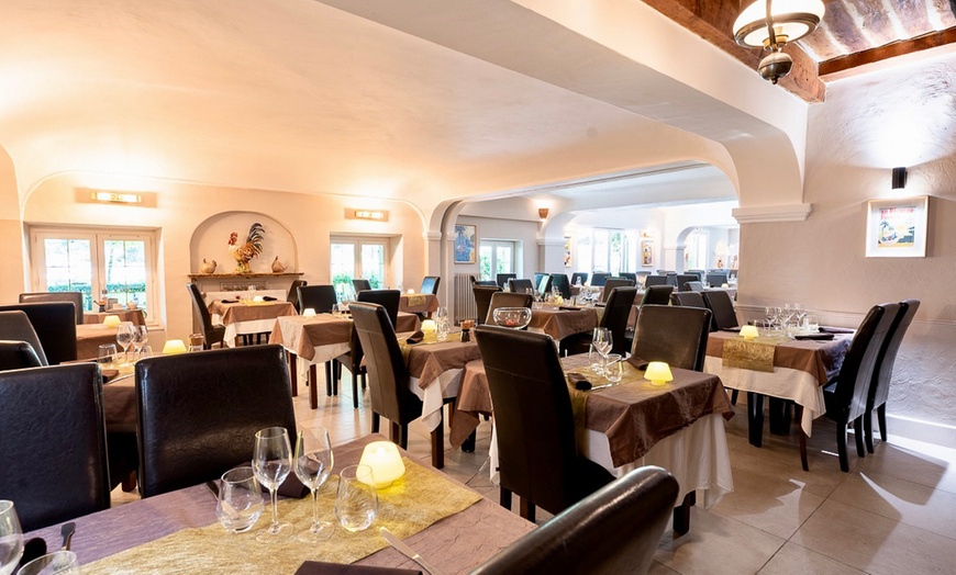 Image 4: Menu authentique en 4 services au restaurant Le Moulin de la Sambuc