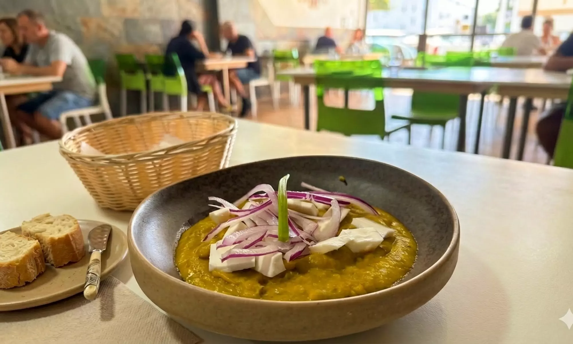 Menú canario para 2 o 4 personas con entrante, postre y bebida