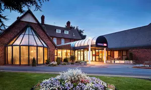 East Riding, Yorkshire: Overnight Stay for 2 with Breakfast & Picturesque Vineyard Experience at Mercure Hull Grange Park Hotel 