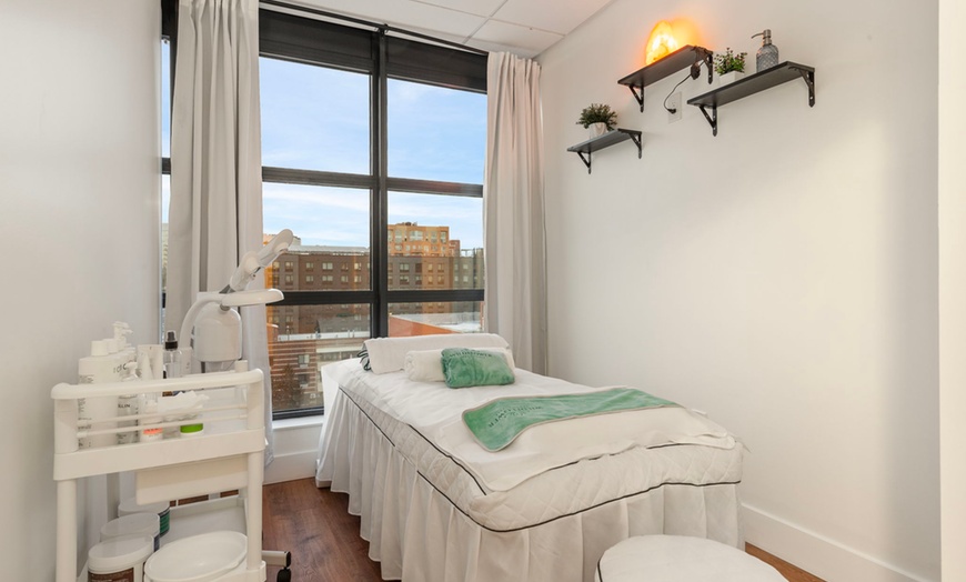 Image 9: Relax with a 60 or 90-Min Body & Foot Combo Massage For Solo or Couple