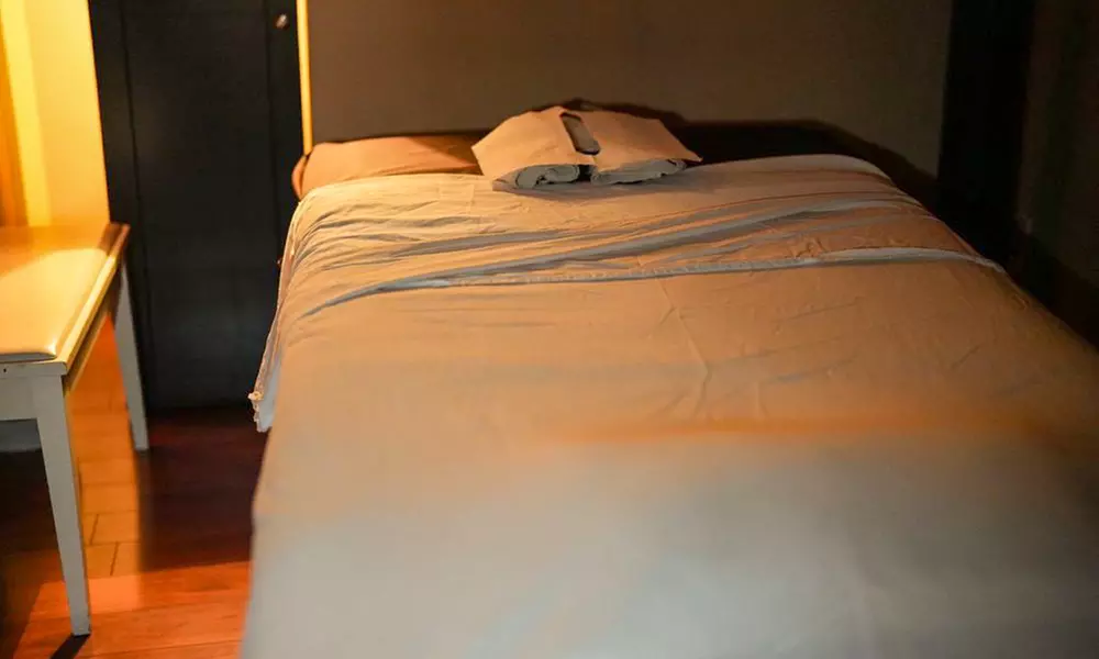 60, 90 or 120 Mins: Swedish, Combo Massage w/ Hot Stone & Aromatherapy