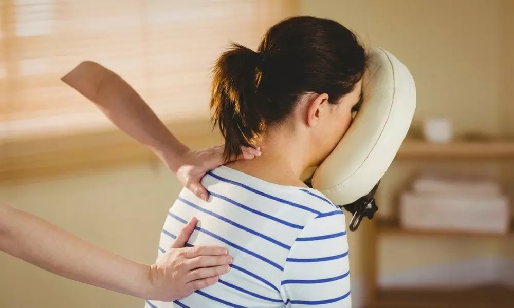 Massage Amma assis de 45 min. et massage crânien de 30 min. avec Naturo'Zen (30% de remise) - Primary Image
