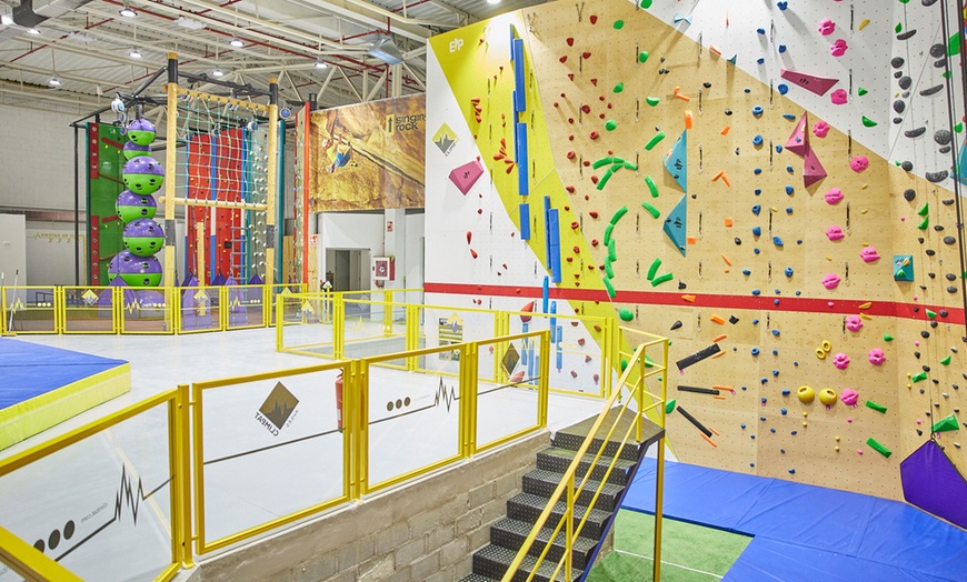 Image 3: ¡Escala sin límites! Acceso libre a rocódromo para niños o adultos 
