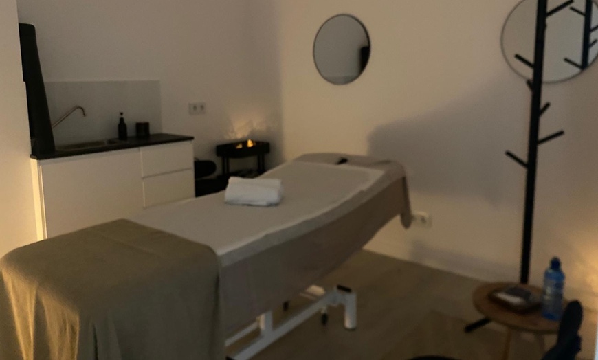 Image 3: Masaje relajante o descontracturante en pareja de 45 o 60 minutos 