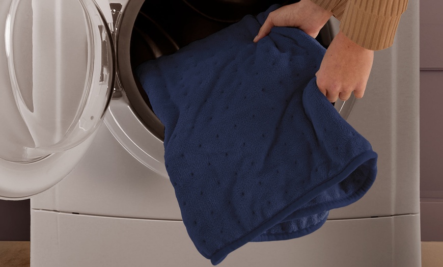 Image 12: Silentnight Luxury Heated Throw, Energy-Efficient Fleece Comfort