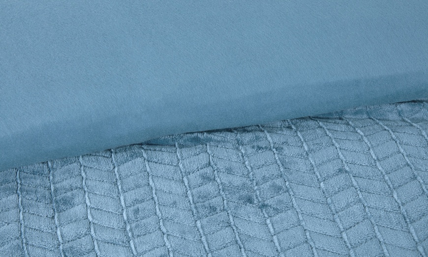 Image 5: Chevron Faux Fur Duvet Set