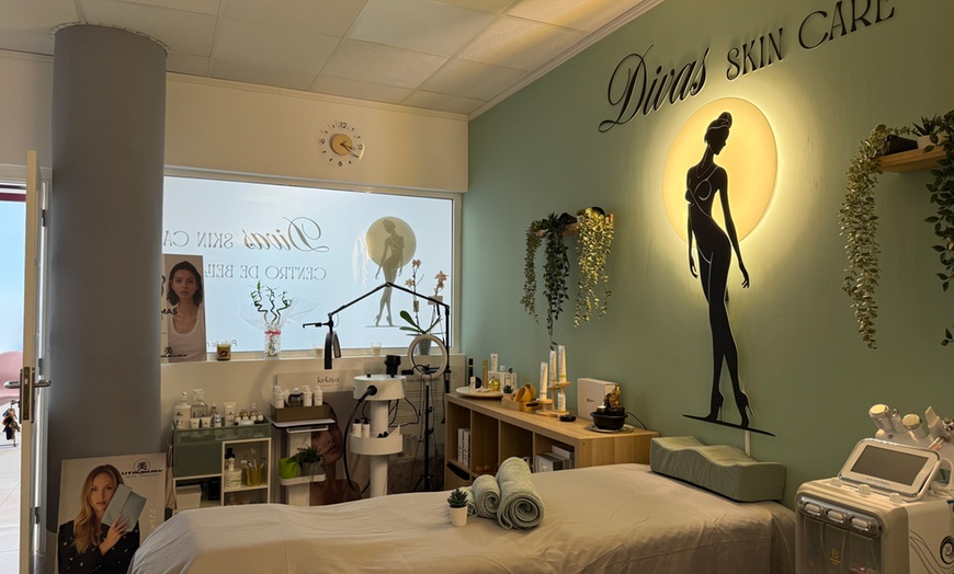 Image 2: Limpieza facial con opción a peeling químico, dermapen o hydrafacial