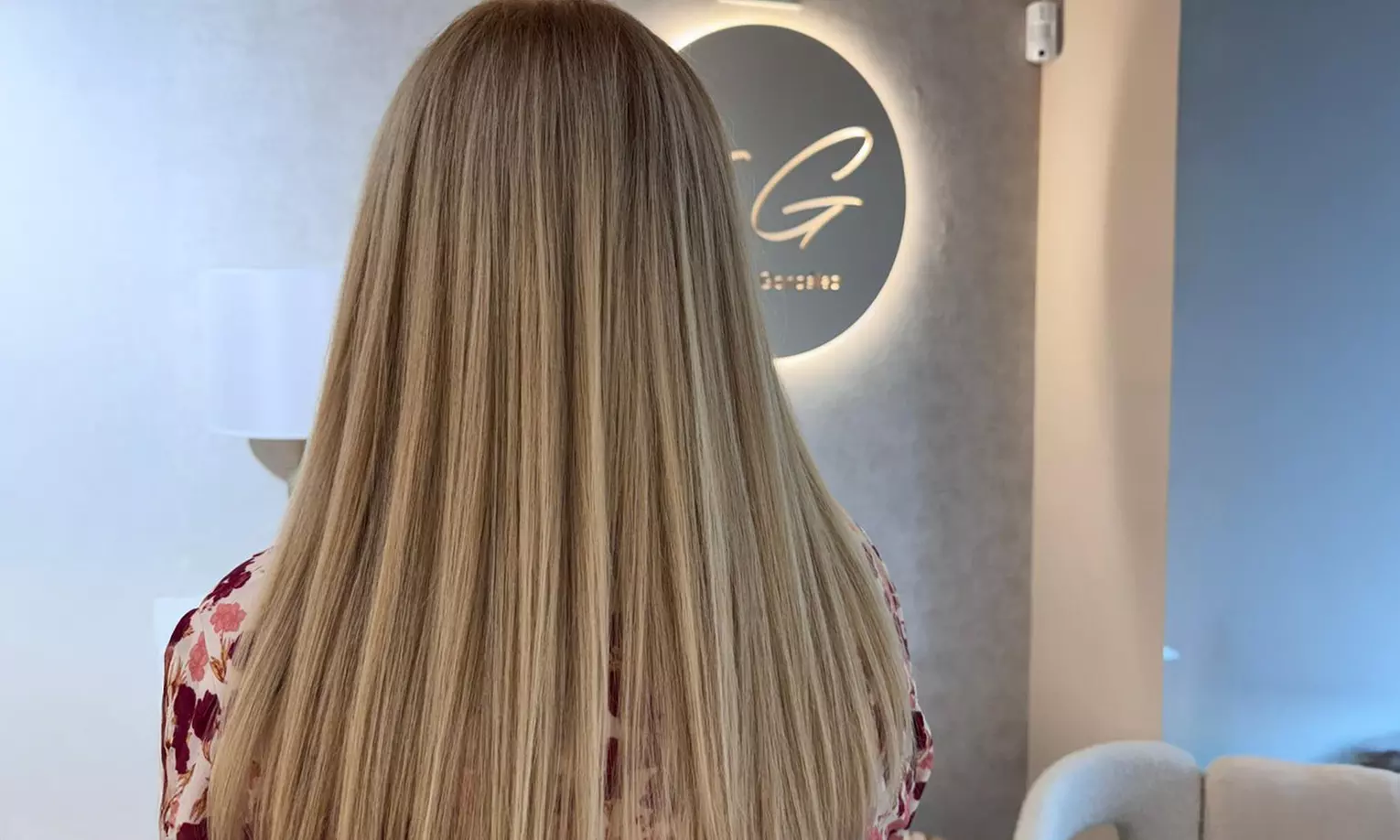 Peluquería con lavado, mascarilla, corte, brushing y opción a tinte