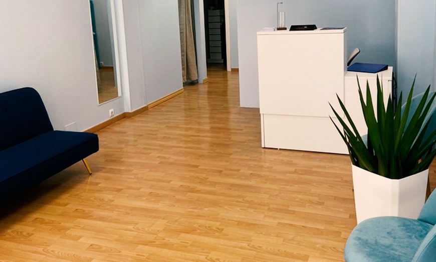 Image 3: Tratamiento facial efecto rejuvenecimiento BBGlow con dermapen