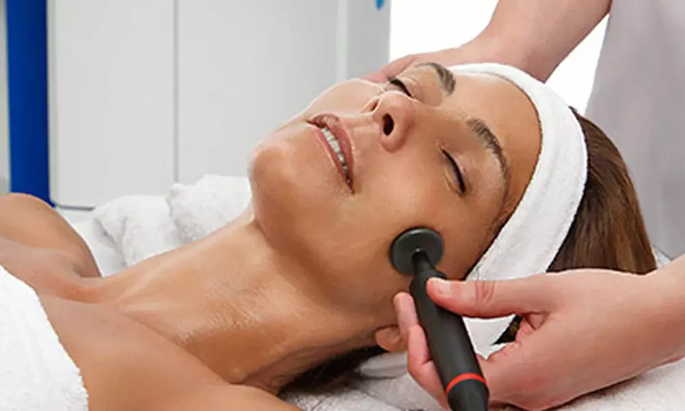1, 2 o 4 sesiones de radiofrecuencia facial o corporal con masaje e hidratación para una persona; ahorra al 39% - Primary Image