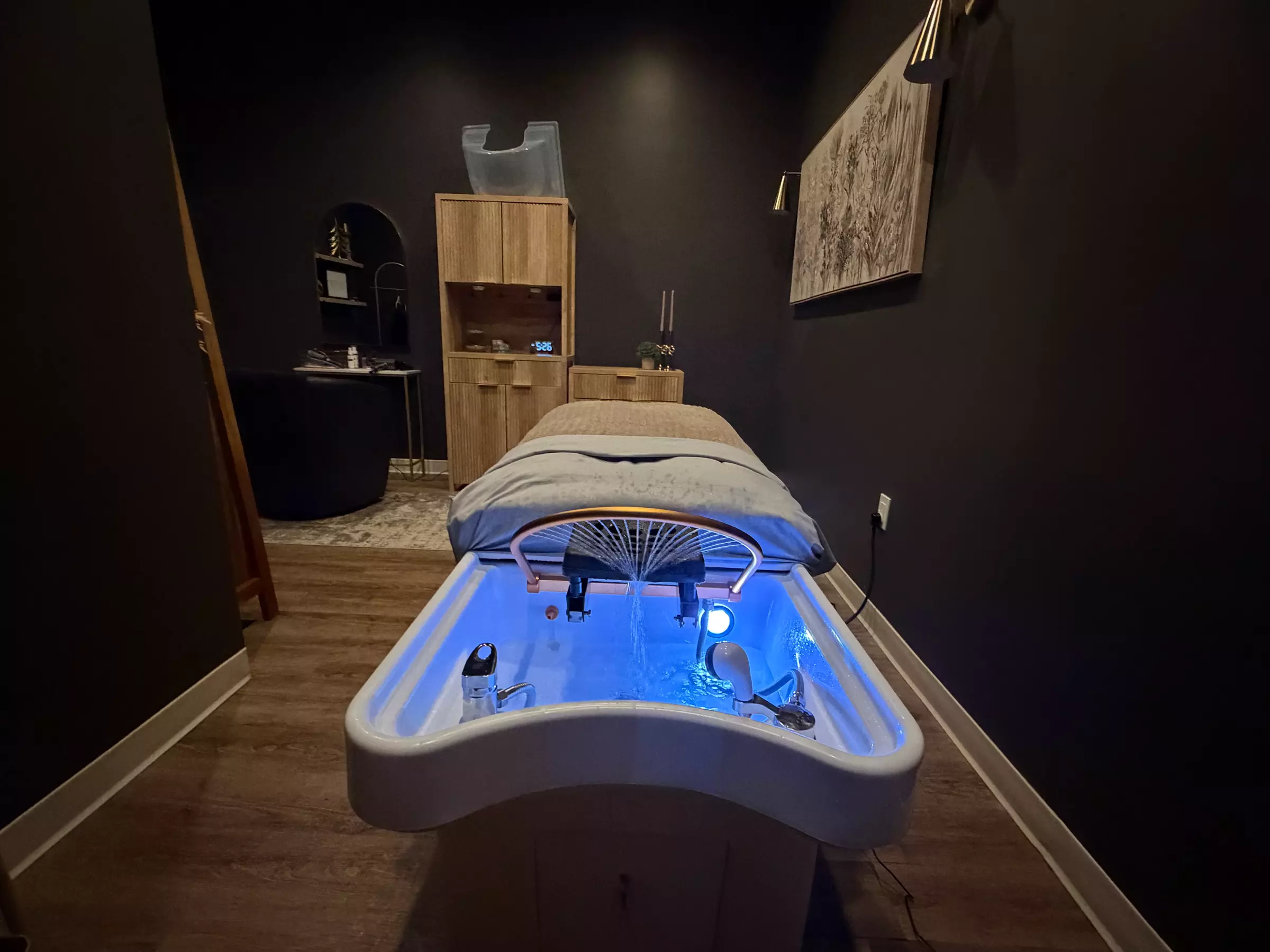 Luxurious Head Spa Treatments Under Expert Hands & Proven Techniques