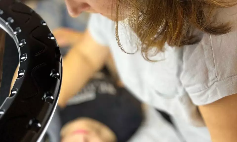 Makijaż permanentny: usta, brwi lub kreski na powiekach do wyboru