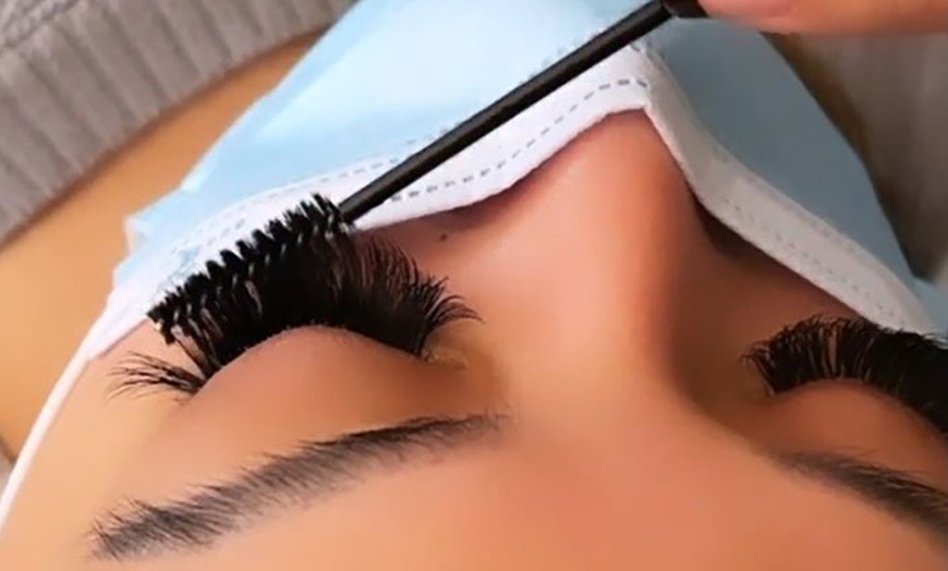 Image 2: Enjoy a Classic, Volume, or Full Set of Stunning Eyelash Extensions