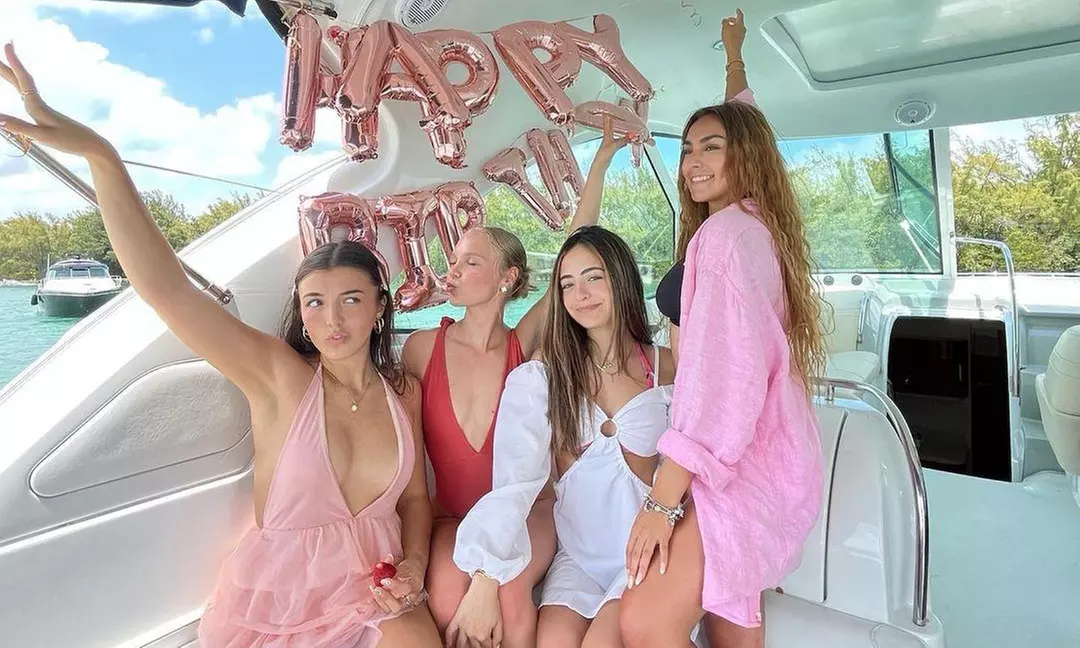 Birthday, Romantic, Bachelor/Bachelorette Party Decorations for Yachts