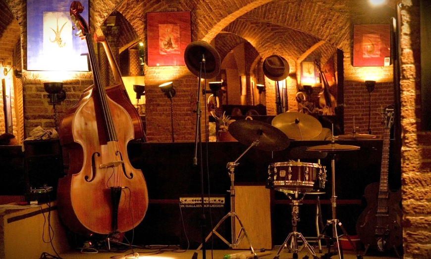 Image 6: Espectáculo flamenco con consumición para 2 o 4 en pleno Barrio Gótico