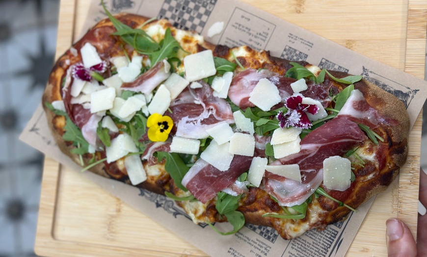 Image 14: Menú internacional para 2 personas con entrante, postre y bebida