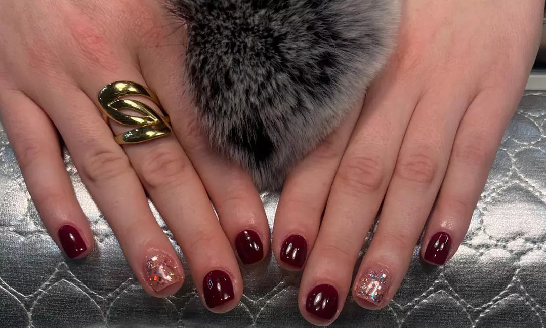 Manicura clásica con esmaltado normal o semipermanente