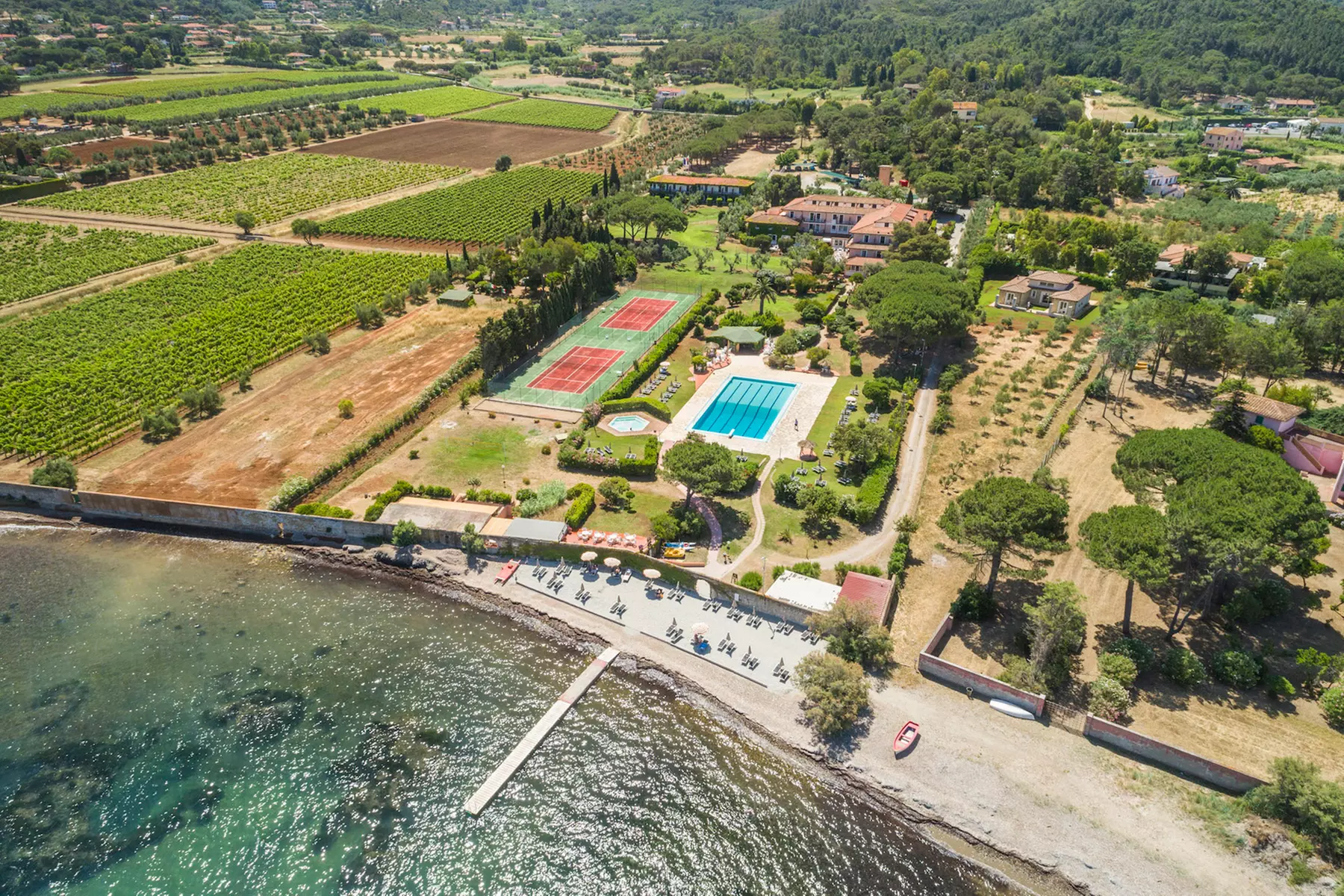 Isola d'Elba 4*: fino a 7 notti con mezza pensione e spiaggia