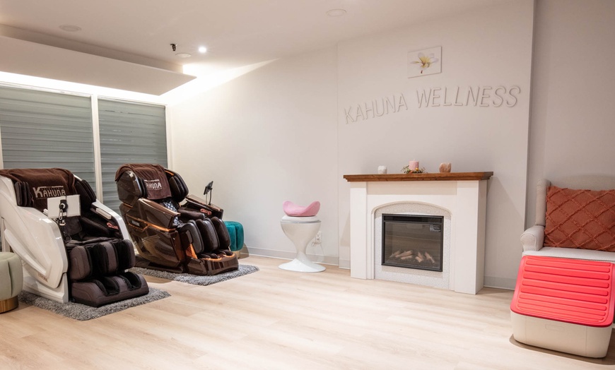 Image 3: Get a 30-Min or 60 Min Kahuna Aqua Machine Massage + Opt Kahuna Chair